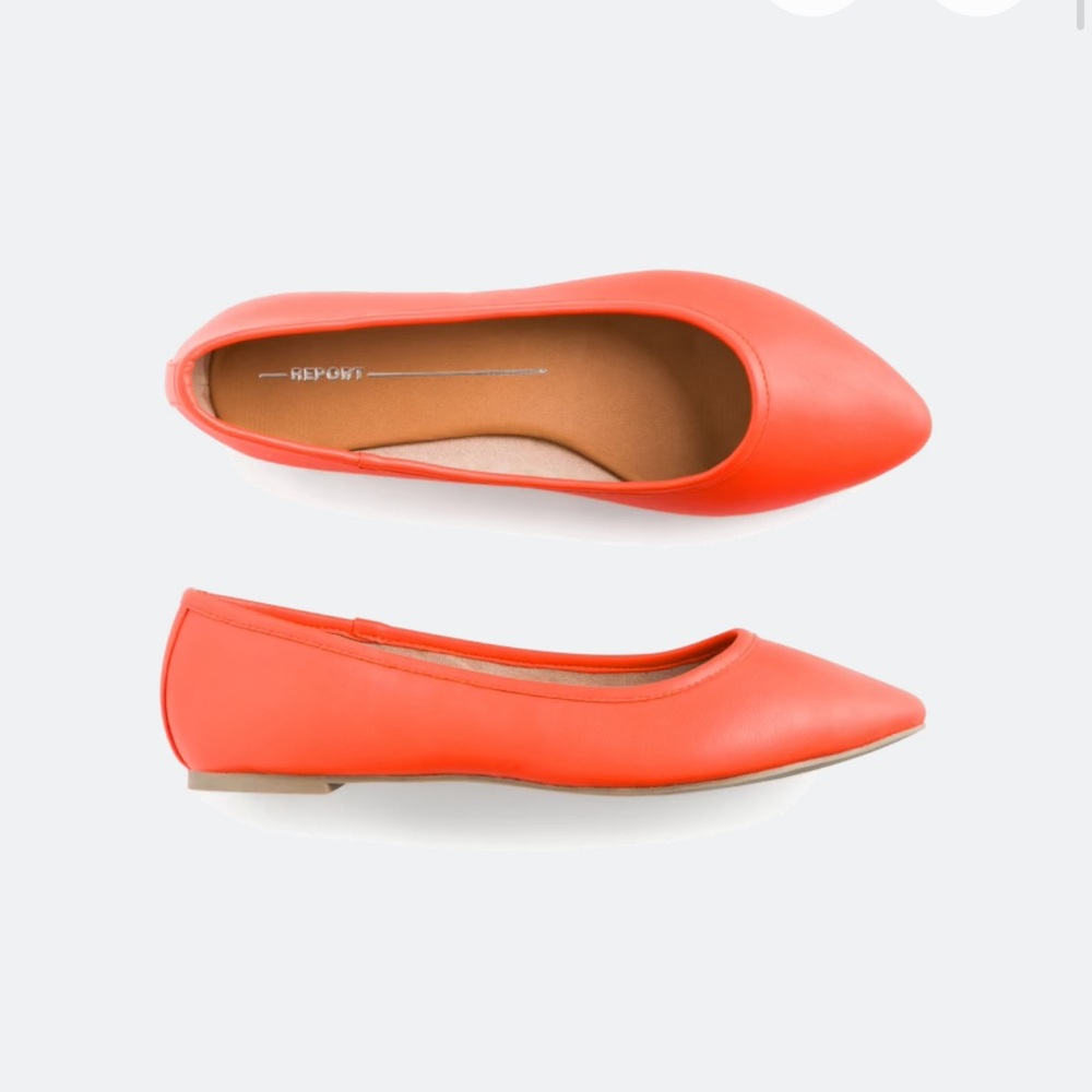 Report Women's Red Flats